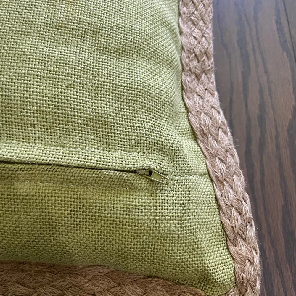 SAFAVIEH GREEN JUTE ACCENT PILLOW 18x18